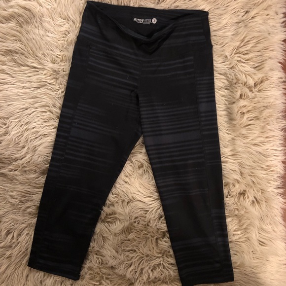 Old Navy Active Fitted Set of 3 Workout Leggings - Picture 6 of 7